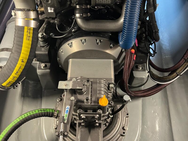 E Drive install on Xquisite 54 by Kinetic